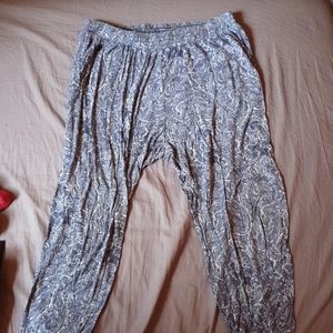 H&M Women's casual pant, blue/white pattern